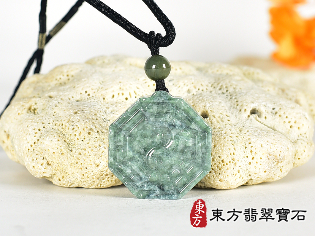 翡翠八卦項鍊玉珮(精工八卦太極,雙重八卦先天八卦和後天八卦:八卦牌A貨翡翠八卦玉珮、緬甸玉八卦玉墜)。八卦,ED553。訂做各種翡翠八卦吊墜玉珮項鍊。★附A貨翡翠雙證書 0.jpg