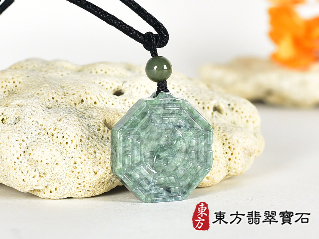 翡翠八卦項鍊玉珮(精工八卦太極,雙重八卦先天八卦和後天八卦:八卦牌A貨翡翠八卦玉珮、緬甸玉八卦玉墜)。八卦,ED553。訂做各種翡翠八卦吊墜玉珮項鍊。★附A貨翡翠雙證書 1.jpg