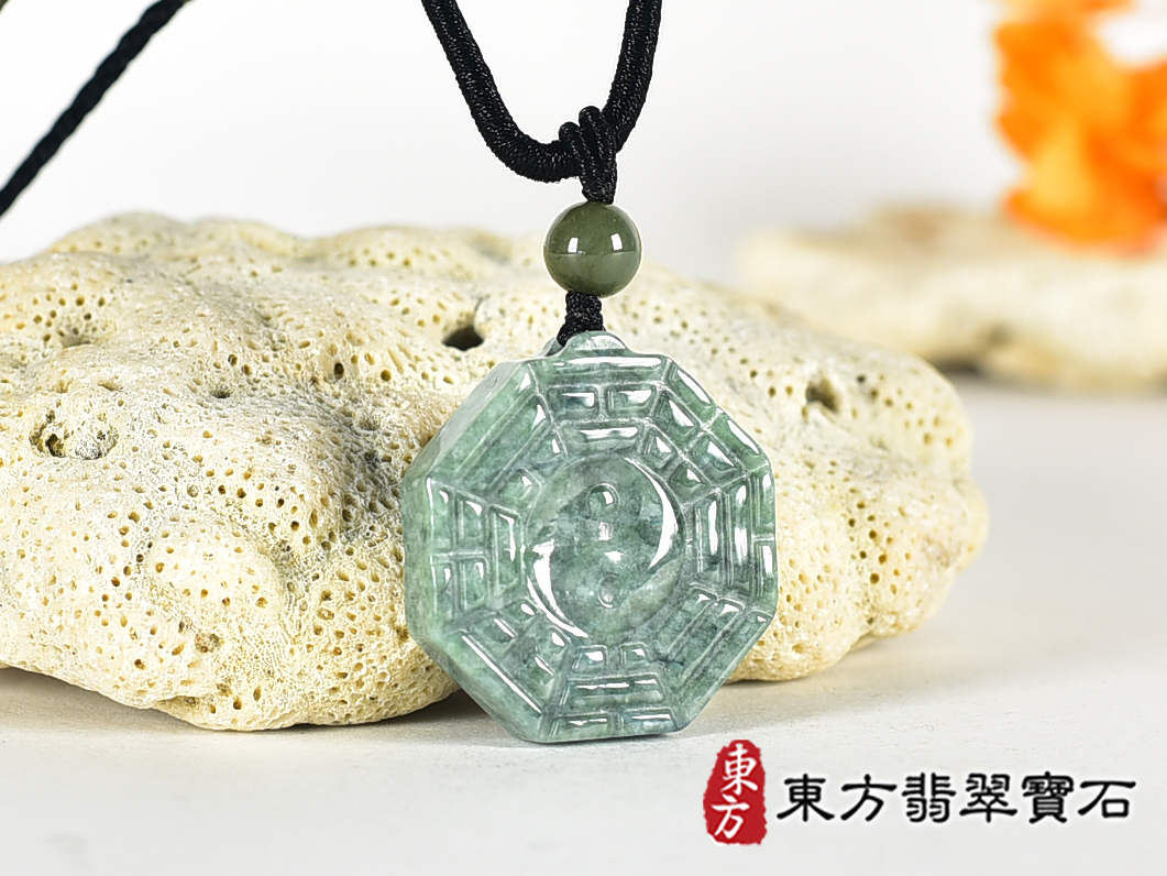 翡翠八卦項鍊玉珮(精工八卦太極,雙重八卦先天八卦和後天八卦:八卦牌A貨翡翠八卦玉珮、緬甸玉八卦玉墜)。八卦,ED553。訂做各種翡翠八卦吊墜玉珮項鍊。★附A貨翡翠雙證書 2.jpg
