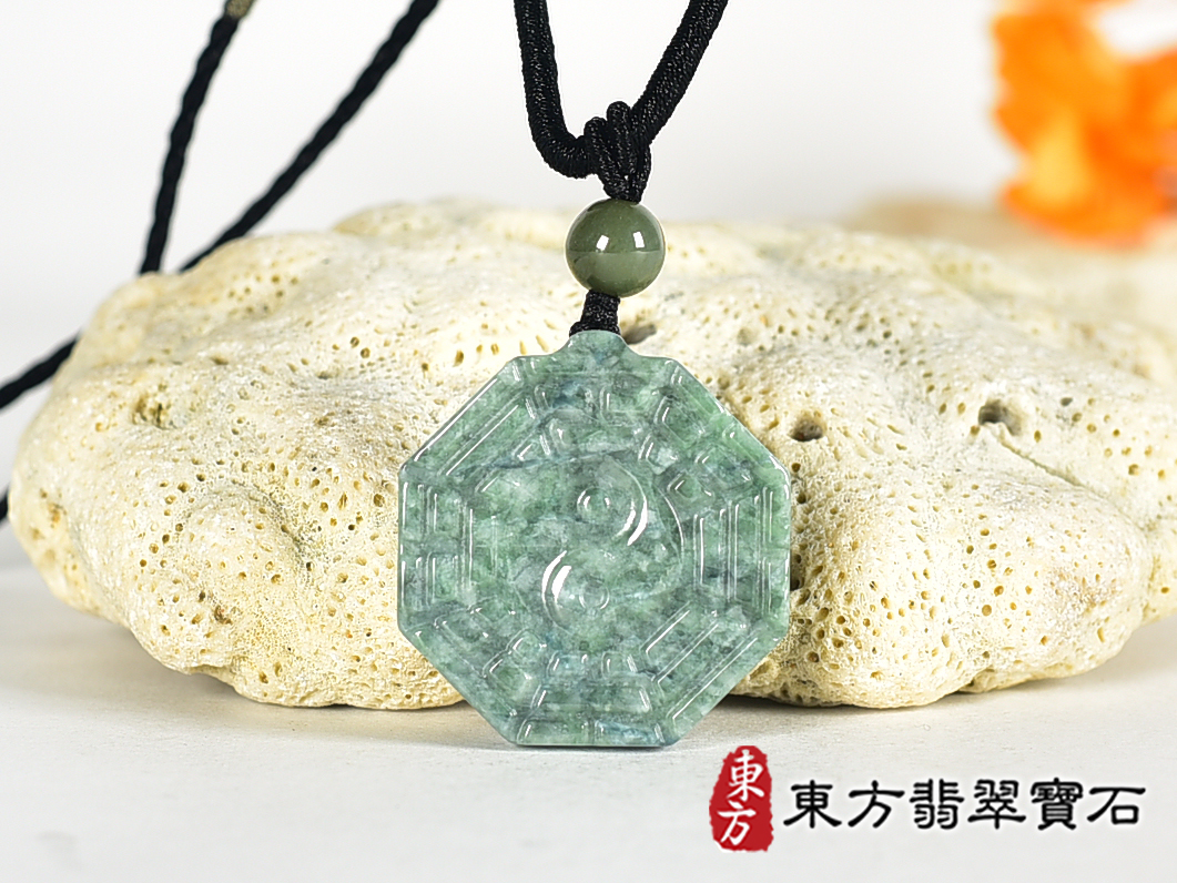 翡翠八卦項鍊玉珮(精工八卦太極,雙重八卦先天八卦和後天八卦:八卦牌A貨翡翠八卦玉珮、緬甸玉八卦玉墜)。八卦,ED553。訂做各種翡翠八卦吊墜玉珮項鍊。★附A貨翡翠雙證書 3.jpg