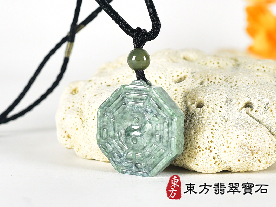 翡翠八卦項鍊玉珮(精工八卦太極,雙重八卦先天八卦和後天八卦:八卦牌A貨翡翠八卦玉珮、緬甸玉八卦玉墜)。八卦,ED553。訂做各種翡翠八卦吊墜玉珮項鍊。★附A貨翡翠雙證書 5.jpg