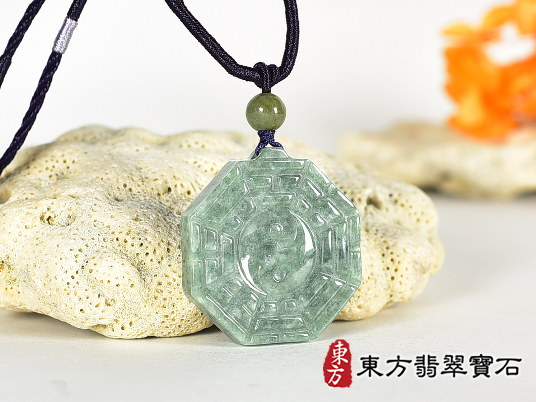 翡翠八卦項鍊玉珮(精工八卦太極,雙重八卦先天八卦和後天八卦:八卦牌A貨翡翠八卦玉珮、緬甸玉八卦玉墜)。八卦,ED555。訂做各種翡翠八卦吊墜玉珮項鍊。★附A貨翡翠雙證書 1.jpg