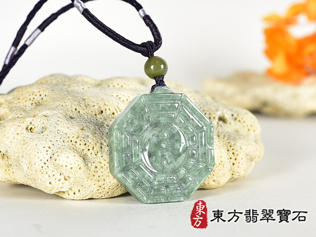 翡翠八卦項鍊玉珮(精工八卦太極,雙重八卦先天八卦和後天八卦:八卦牌A貨翡翠八卦玉珮、緬甸玉八卦玉墜)。八卦,ED555。訂做各種翡翠八卦吊墜玉珮項鍊。★附A貨翡翠雙證書 2.jpg