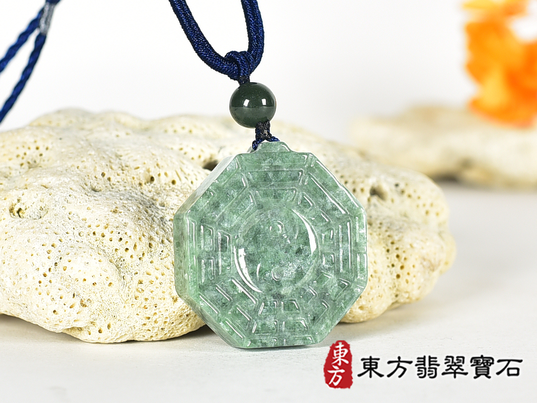 翡翠八卦項鍊玉珮(精工八卦太極,雙重八卦先天八卦和後天八卦:八卦牌A貨翡翠八卦玉珮、緬甸玉八卦玉墜)。八卦,ED557。訂做各種翡翠八卦吊墜玉珮項鍊。★附A貨翡翠雙證書 1.jpg