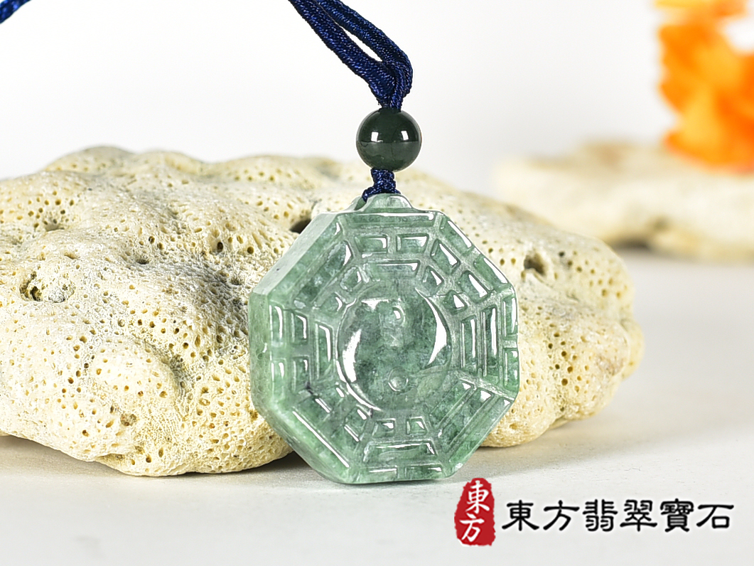 翡翠八卦項鍊玉珮(精工八卦太極,雙重八卦先天八卦和後天八卦:八卦牌A貨翡翠八卦玉珮、緬甸玉八卦玉墜)。八卦,ED557。訂做各種翡翠八卦吊墜玉珮項鍊。★附A貨翡翠雙證書 2.jpg