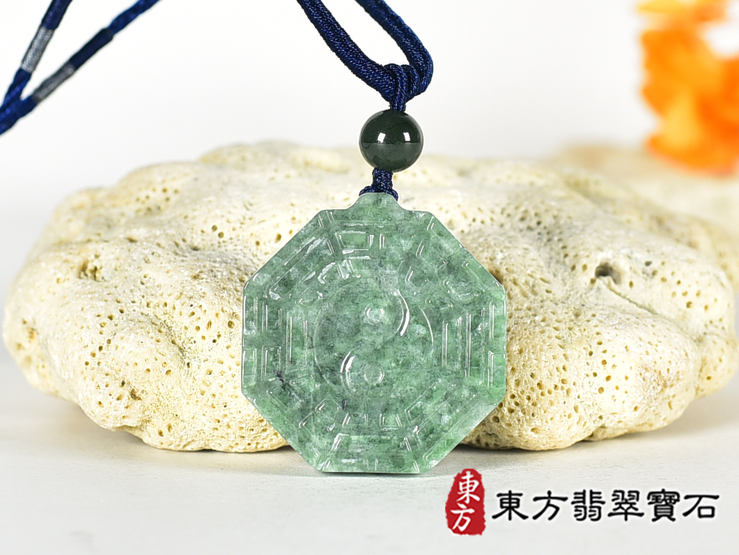 翡翠八卦項鍊玉珮(精工八卦太極,雙重八卦先天八卦和後天八卦:八卦牌A貨翡翠八卦玉珮、緬甸玉八卦玉墜)。八卦,ED557。訂做各種翡翠八卦吊墜玉珮項鍊。★附A貨翡翠雙證書 3.jpg