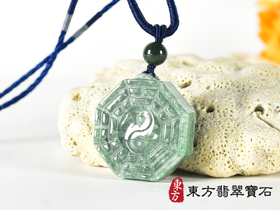 翡翠八卦項鍊玉珮(精工八卦太極,雙重八卦先天八卦和後天八卦:八卦牌A貨翡翠八卦玉珮、緬甸玉八卦玉墜)。八卦,ED557。訂做各種翡翠八卦吊墜玉珮項鍊。★附A貨翡翠雙證書 4.jpg