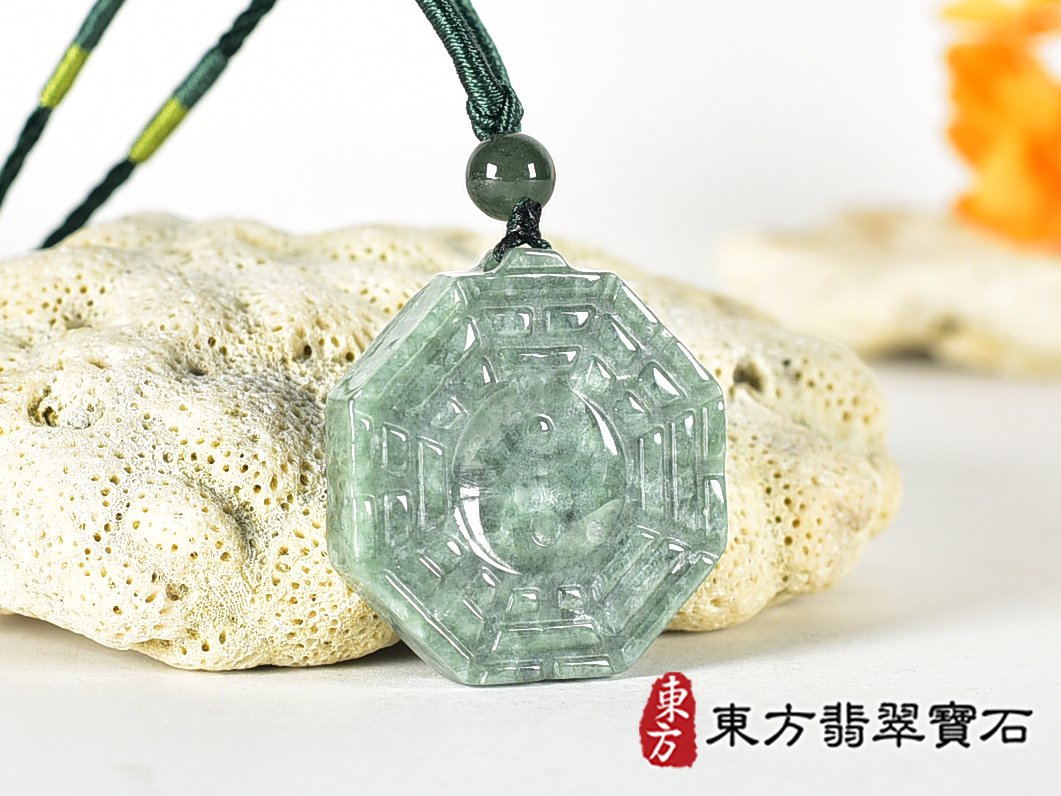 翡翠八卦項鍊玉珮(精工八卦太極,雙重八卦先天八卦和後天八卦:八卦牌A貨翡翠八卦玉珮、緬甸玉八卦玉墜)。八卦,ED559。訂做各種翡翠八卦吊墜玉珮項鍊。★附A貨翡翠雙證書 2.jpg