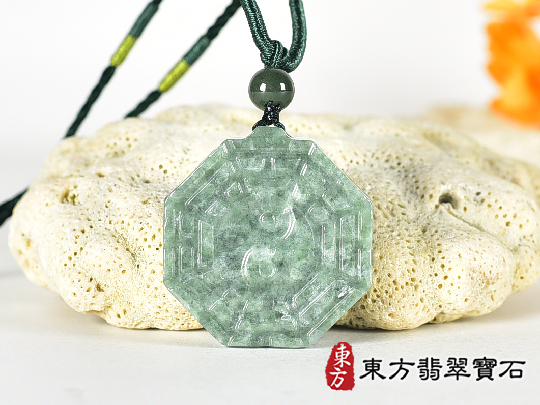 翡翠八卦項鍊玉珮(精工八卦太極,雙重八卦先天八卦和後天八卦:八卦牌A貨翡翠八卦玉珮、緬甸玉八卦玉墜)。八卦,ED559。訂做各種翡翠八卦吊墜玉珮項鍊。★附A貨翡翠雙證書 3.jpg