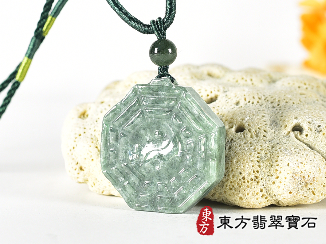 翡翠八卦項鍊玉珮(精工八卦太極,雙重八卦先天八卦和後天八卦:八卦牌A貨翡翠八卦玉珮、緬甸玉八卦玉墜)。八卦,ED559。訂做各種翡翠八卦吊墜玉珮項鍊。★附A貨翡翠雙證書 5.jpg