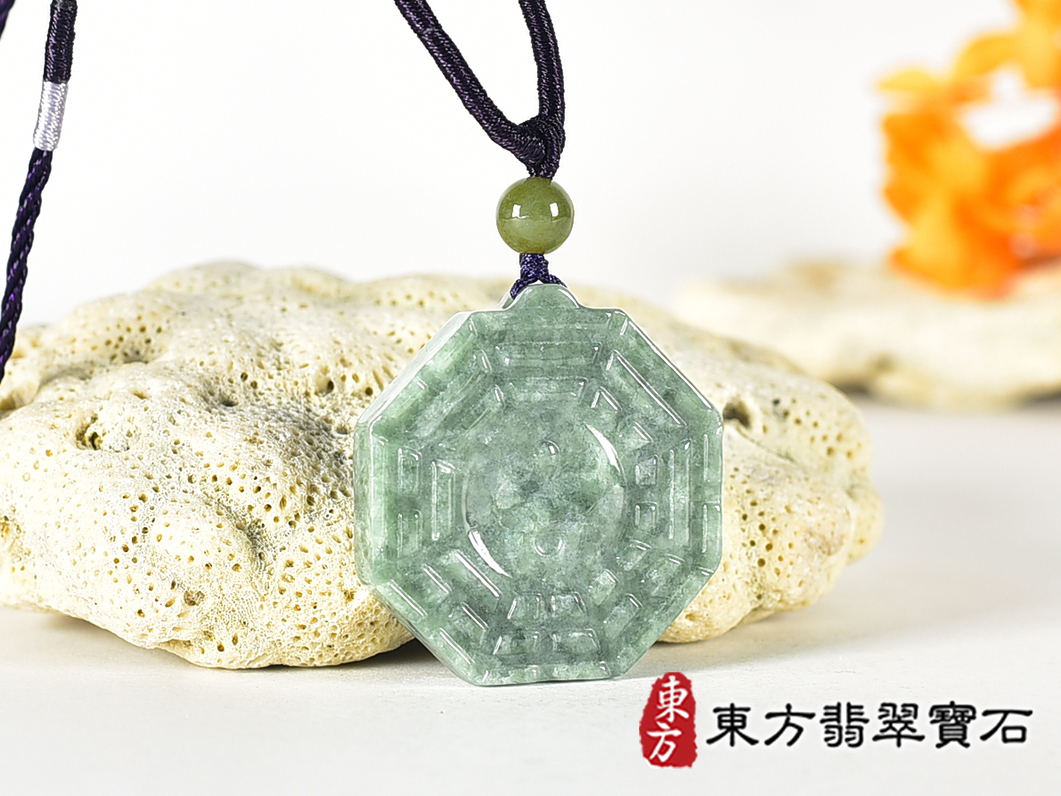 翡翠八卦項鍊玉珮(精工八卦太極,雙重八卦先天八卦和後天八卦:八卦牌A貨翡翠八卦玉珮、緬甸玉八卦玉墜)。八卦,ED560。訂做各種翡翠八卦吊墜玉珮項鍊。★附A貨翡翠雙證書 1.jpg