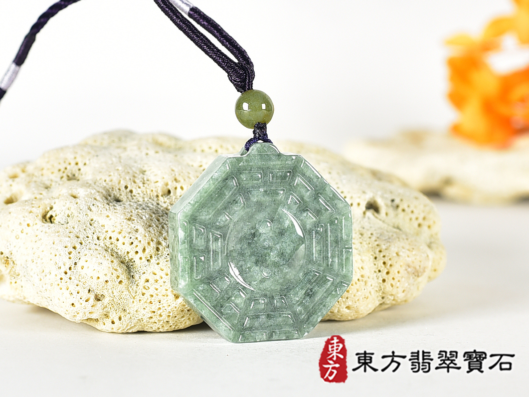 翡翠八卦項鍊玉珮(精工八卦太極,雙重八卦先天八卦和後天八卦:八卦牌A貨翡翠八卦玉珮、緬甸玉八卦玉墜)。八卦,ED560。訂做各種翡翠八卦吊墜玉珮項鍊。★附A貨翡翠雙證書 2.jpg