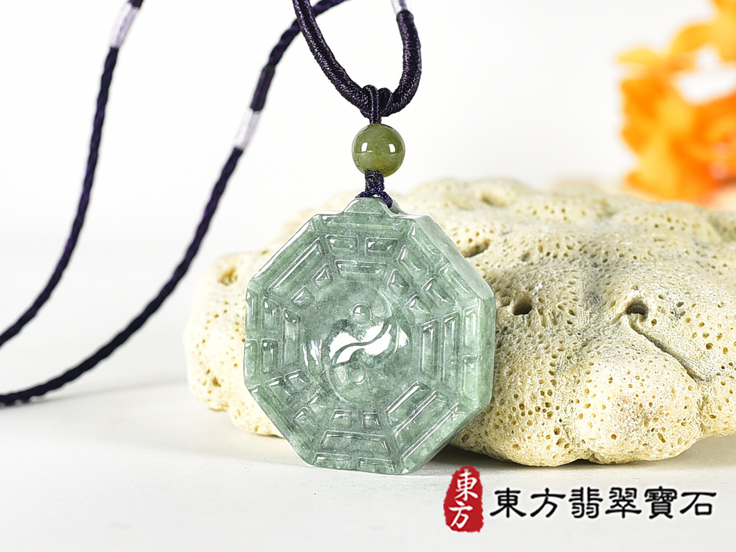 翡翠八卦項鍊玉珮(精工八卦太極,雙重八卦先天八卦和後天八卦:八卦牌A貨翡翠八卦玉珮、緬甸玉八卦玉墜)。八卦,ED560。訂做各種翡翠八卦吊墜玉珮項鍊。★附A貨翡翠雙證書 4.jpg