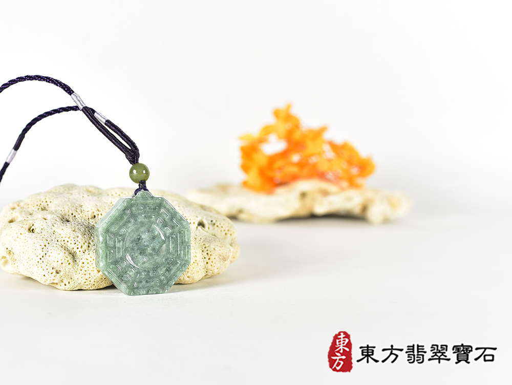 翡翠八卦項鍊玉珮(精工八卦太極,雙重八卦先天八卦和後天八卦:八卦牌A貨翡翠八卦玉珮、緬甸玉八卦玉墜)。八卦,ED560。訂做各種翡翠八卦吊墜玉珮項鍊。★附A貨翡翠雙證書 6.jpg