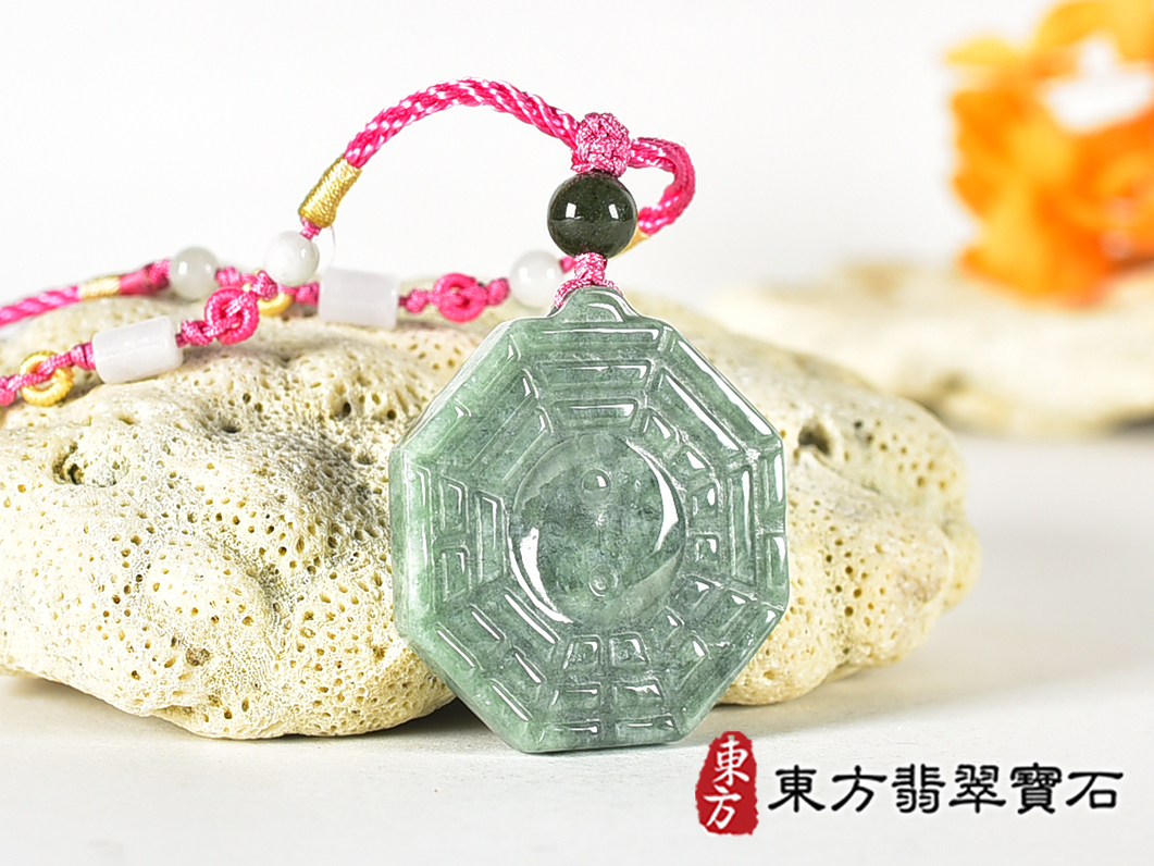 翡翠八卦項鍊玉珮(精工八卦太極,雙重八卦先天八卦和後天八卦:八卦牌A貨翡翠八卦玉珮、緬甸玉八卦玉墜)。八卦,ED561。訂做各種翡翠八卦吊墜玉珮項鍊。★附A貨翡翠雙證書 1.jpg