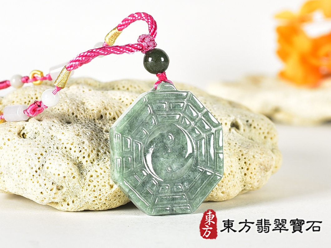 翡翠八卦項鍊玉珮(精工八卦太極,雙重八卦先天八卦和後天八卦:八卦牌A貨翡翠八卦玉珮、緬甸玉八卦玉墜)。八卦,ED561。訂做各種翡翠八卦吊墜玉珮項鍊。★附A貨翡翠雙證書 2.jpg