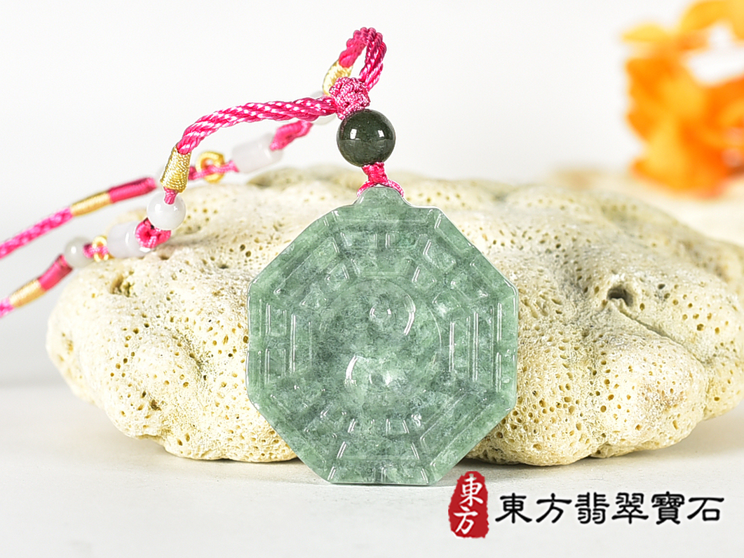 翡翠八卦項鍊玉珮(精工八卦太極,雙重八卦先天八卦和後天八卦:八卦牌A貨翡翠八卦玉珮、緬甸玉八卦玉墜)。八卦,ED561。訂做各種翡翠八卦吊墜玉珮項鍊。★附A貨翡翠雙證書 3.jpg