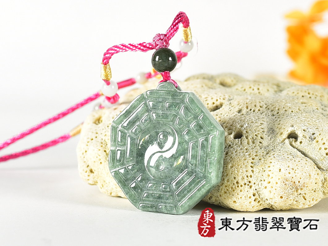 翡翠八卦項鍊玉珮(精工八卦太極,雙重八卦先天八卦和後天八卦:八卦牌A貨翡翠八卦玉珮、緬甸玉八卦玉墜)。八卦,ED561。訂做各種翡翠八卦吊墜玉珮項鍊。★附A貨翡翠雙證書 4.jpg