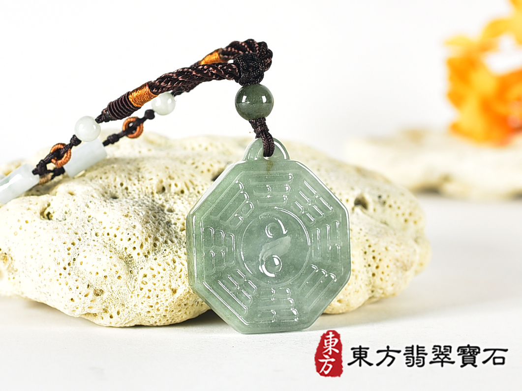 翡翠八卦項鍊玉珮(精工八卦太極,雙重八卦先天八卦和後天八卦:八卦牌A貨翡翠八卦玉珮、緬甸玉八卦玉墜)。八卦,ED565。訂做各種翡翠八卦吊墜玉珮項鍊。★附A貨翡翠雙證書 1.jpg