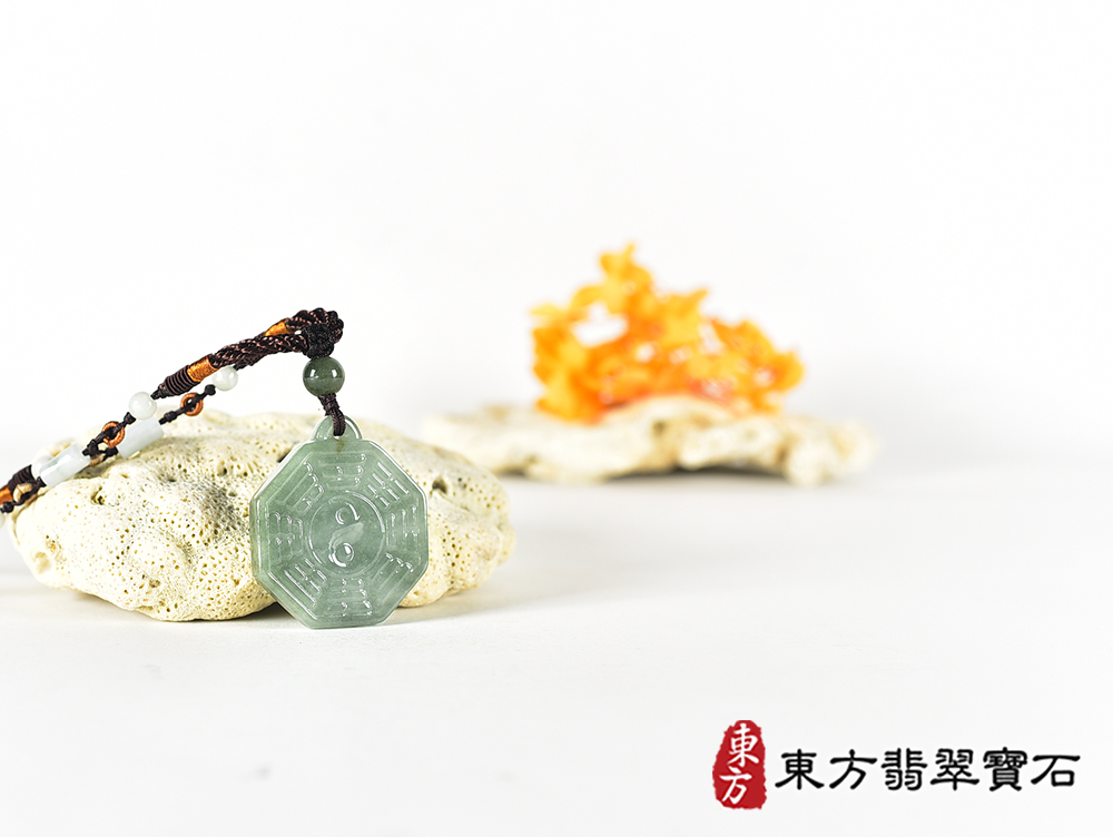 翡翠八卦項鍊玉珮(精工八卦太極,雙重八卦先天八卦和後天八卦:八卦牌A貨翡翠八卦玉珮、緬甸玉八卦玉墜)。八卦,ED565。訂做各種翡翠八卦吊墜玉珮項鍊。★附A貨翡翠雙證書 6.jpg