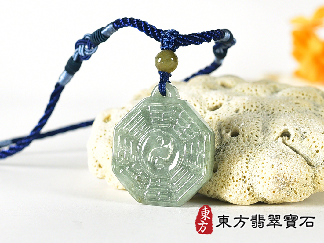 翡翠八卦項鍊玉珮(精工八卦太極,雙重八卦先天八卦和後天八卦:八卦牌A貨翡翠八卦玉珮、緬甸玉八卦玉墜)。八卦,ED568。訂做各種翡翠八卦吊墜玉珮項鍊。★附A貨翡翠雙證書 4.jpg