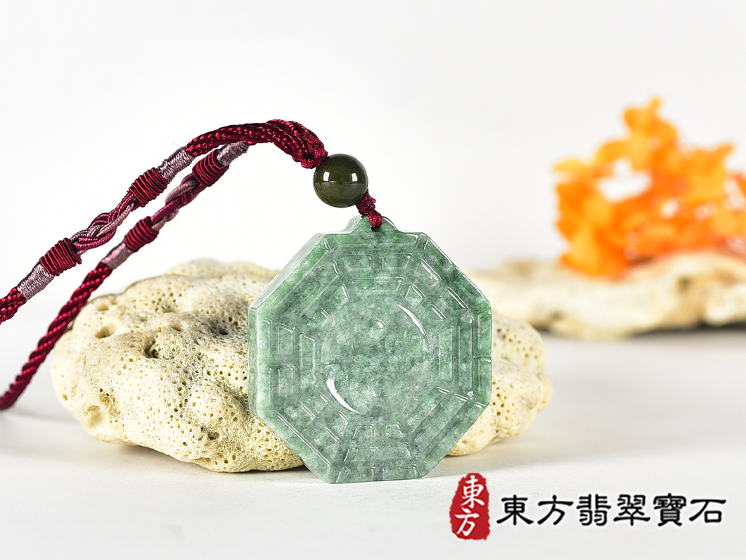 翡翠八卦項鍊玉珮(精工八卦太極,雙重八卦先天八卦和後天八卦:八卦牌A貨翡翠八卦玉珮、緬甸玉八卦玉墜)。八卦,ED573。訂做各種翡翠八卦吊墜玉珮項鍊。★附A貨翡翠雙證書 1.jpg