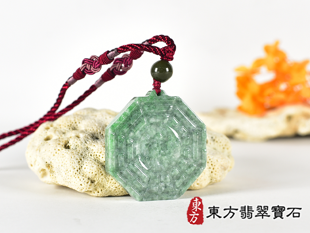 翡翠八卦項鍊玉珮(精工八卦太極,雙重八卦先天八卦和後天八卦:八卦牌A貨翡翠八卦玉珮、緬甸玉八卦玉墜)。八卦,ED573。訂做各種翡翠八卦吊墜玉珮項鍊。★附A貨翡翠雙證書 2.jpg
