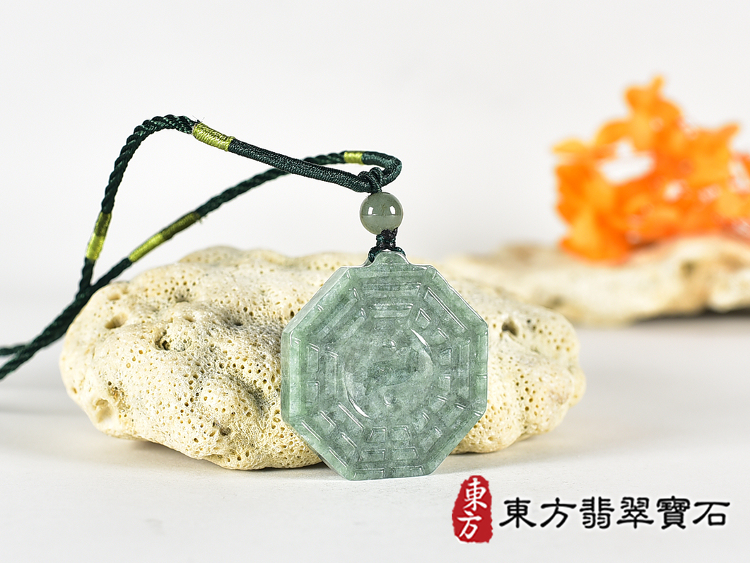 翡翠八卦項鍊玉珮(精工八卦太極,雙重八卦先天八卦和後天八卦:八卦牌A貨翡翠八卦玉珮、緬甸玉八卦玉墜)。八卦,ED580。訂做各種翡翠八卦吊墜玉珮項鍊。★附A貨翡翠雙證書 1.jpg