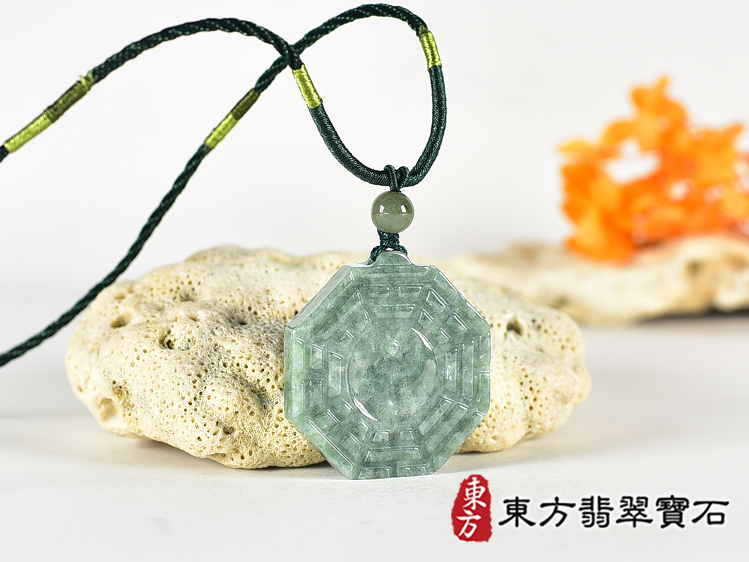 翡翠八卦項鍊玉珮(精工八卦太極,雙重八卦先天八卦和後天八卦:八卦牌A貨翡翠八卦玉珮、緬甸玉八卦玉墜)。八卦,ED580。訂做各種翡翠八卦吊墜玉珮項鍊。★附A貨翡翠雙證書 2.jpg