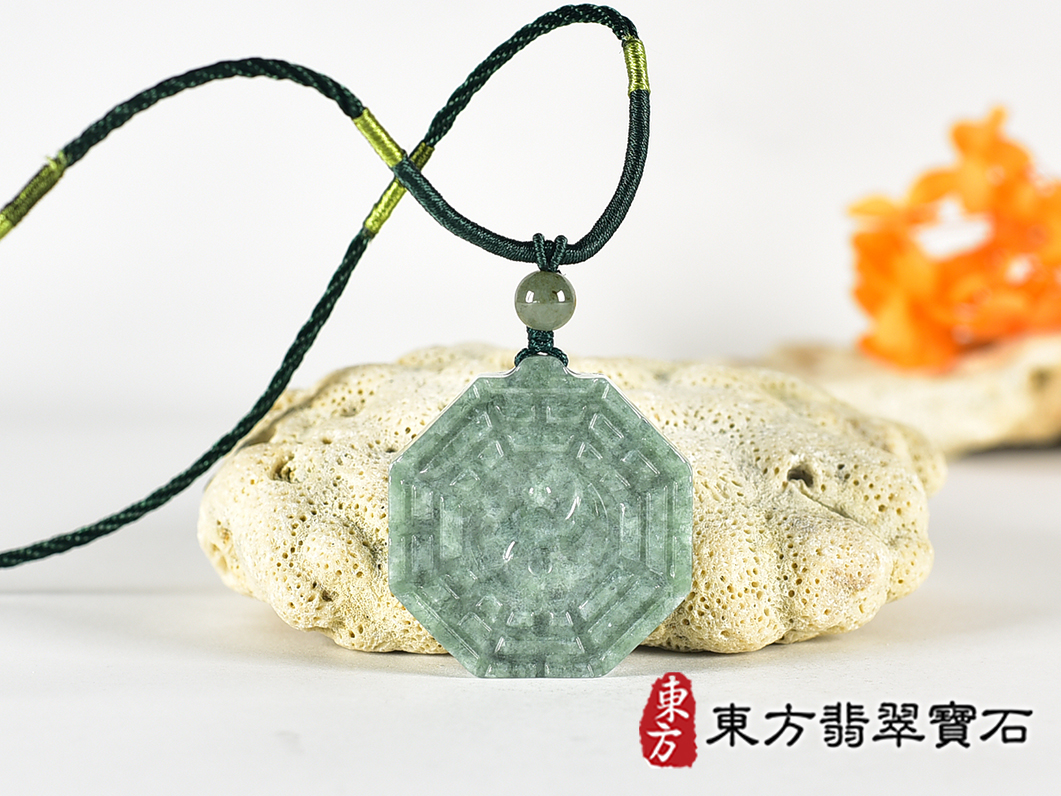 翡翠八卦項鍊玉珮(精工八卦太極,雙重八卦先天八卦和後天八卦:八卦牌A貨翡翠八卦玉珮、緬甸玉八卦玉墜)。八卦,ED580。訂做各種翡翠八卦吊墜玉珮項鍊。★附A貨翡翠雙證書 3.jpg