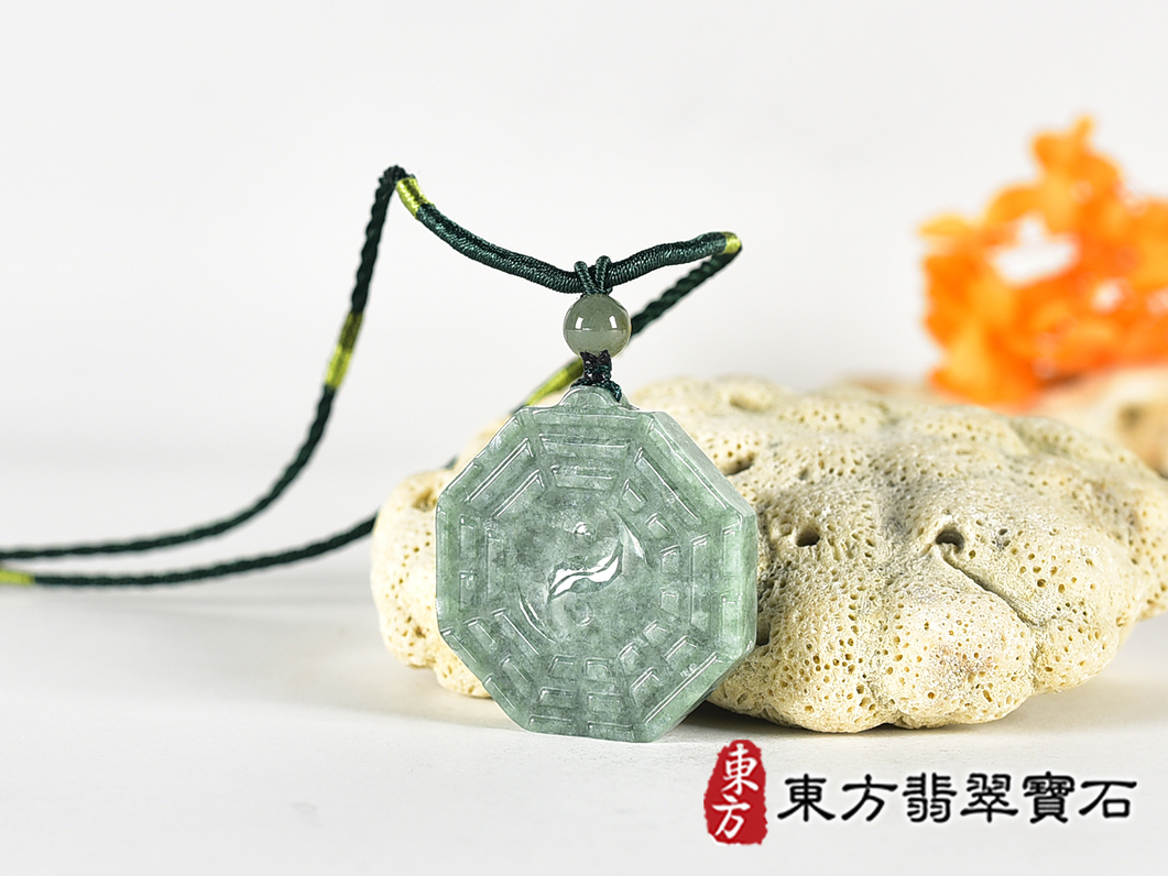 翡翠八卦項鍊玉珮(精工八卦太極,雙重八卦先天八卦和後天八卦:八卦牌A貨翡翠八卦玉珮、緬甸玉八卦玉墜)。八卦,ED580。訂做各種翡翠八卦吊墜玉珮項鍊。★附A貨翡翠雙證書 5.jpg