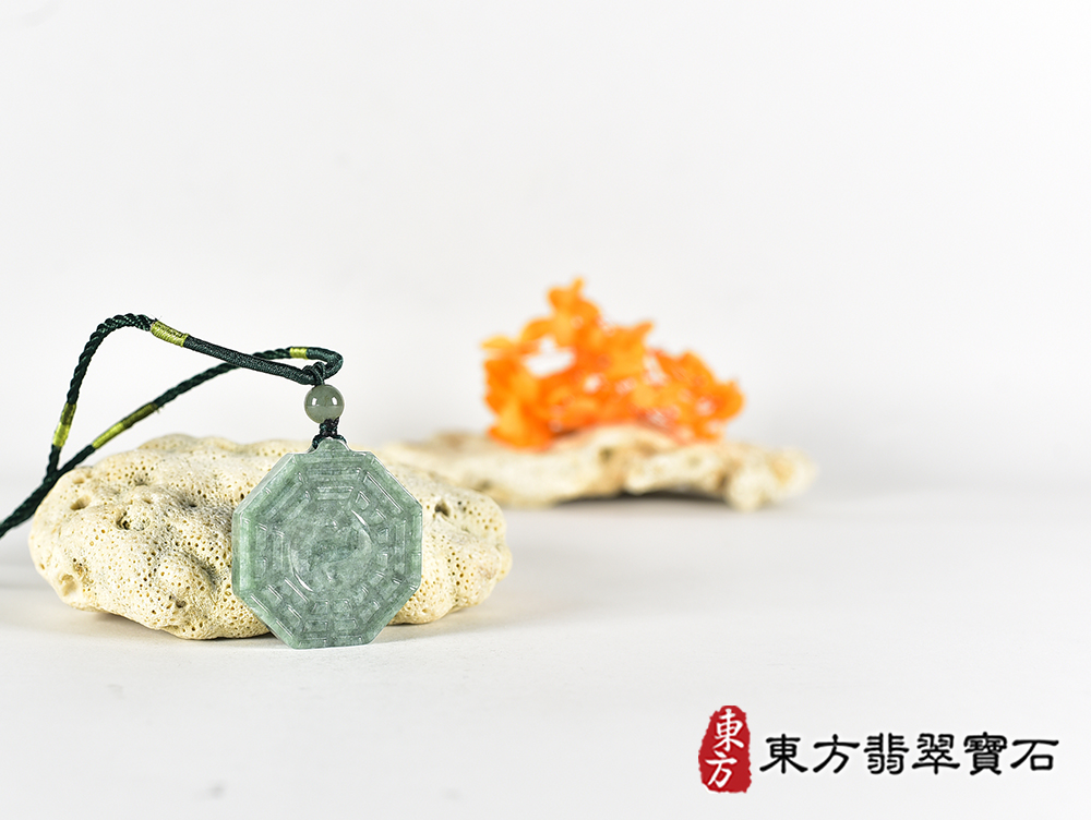 翡翠八卦項鍊玉珮(精工八卦太極,雙重八卦先天八卦和後天八卦:八卦牌A貨翡翠八卦玉珮、緬甸玉八卦玉墜)。八卦,ED580。訂做各種翡翠八卦吊墜玉珮項鍊。★附A貨翡翠雙證書 6.jpg