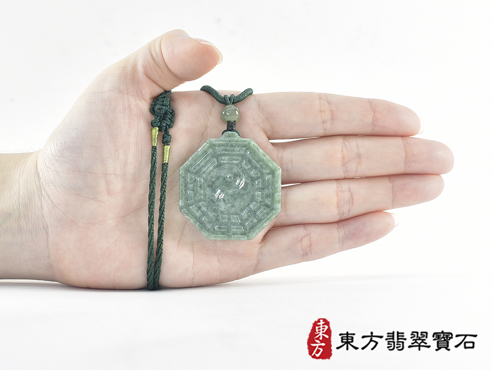 翡翠八卦項鍊玉珮(精工八卦太極,雙重八卦先天八卦和後天八卦:八卦牌A貨翡翠八卦玉珮、緬甸玉八卦玉墜)。八卦,ED580。訂做各種翡翠八卦吊墜玉珮項鍊。★附A貨翡翠雙證書 7.jpg