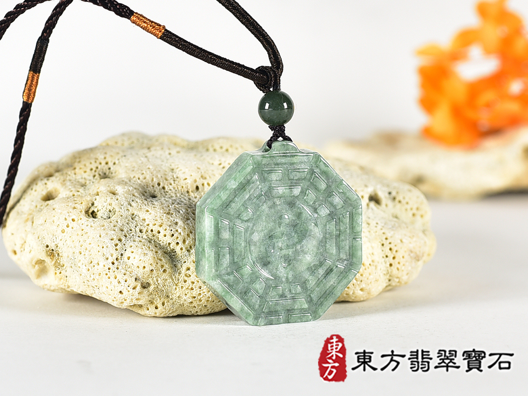 翡翠八卦項鍊玉珮(精工八卦太極,雙重八卦先天八卦和後天八卦:八卦牌A貨翡翠八卦玉珮、緬甸玉八卦玉墜)。八卦,ED585。訂做各種翡翠八卦吊墜玉珮項鍊。★附A貨翡翠雙證書 1.jpg