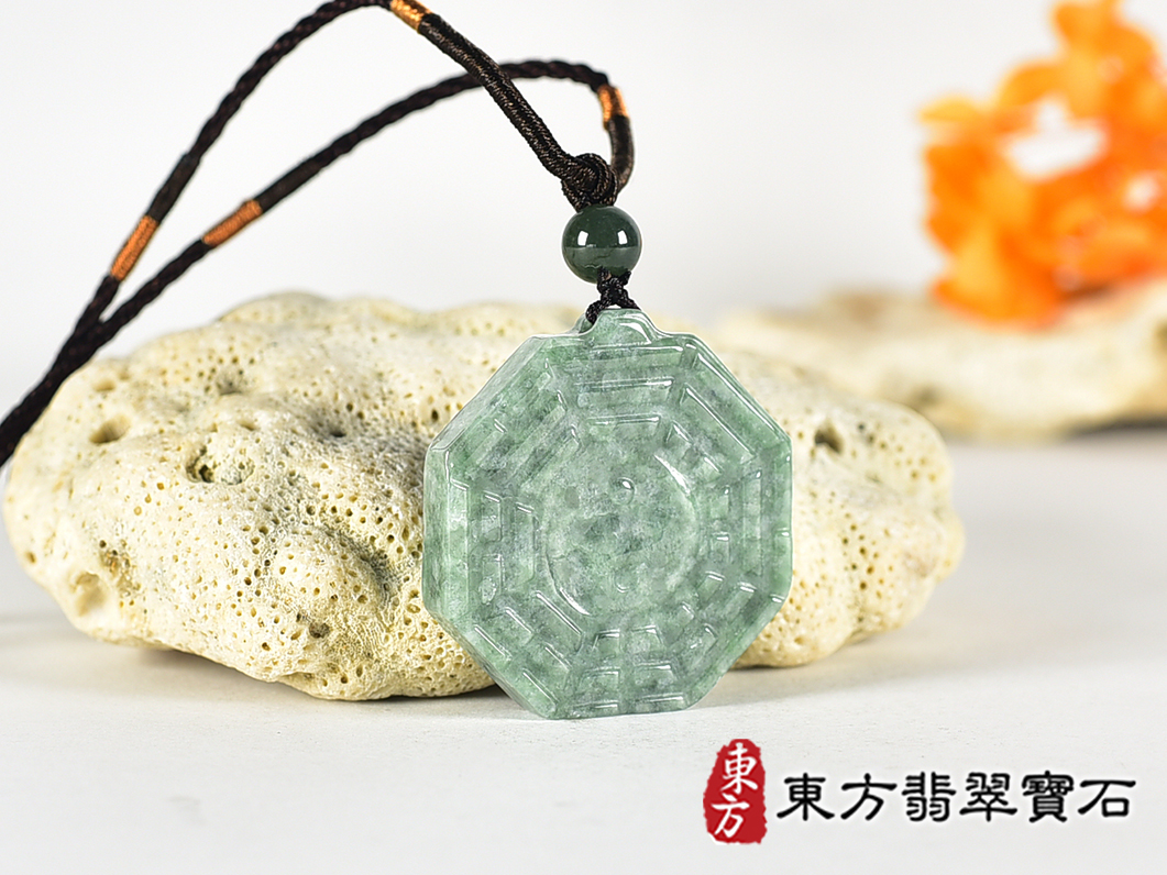 翡翠八卦項鍊玉珮(精工八卦太極,雙重八卦先天八卦和後天八卦:八卦牌A貨翡翠八卦玉珮、緬甸玉八卦玉墜)。八卦,ED585。訂做各種翡翠八卦吊墜玉珮項鍊。★附A貨翡翠雙證書 2.jpg