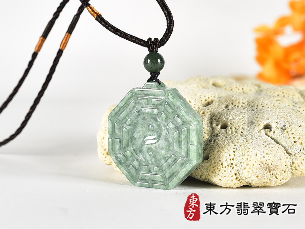 翡翠八卦項鍊玉珮(精工八卦太極,雙重八卦先天八卦和後天八卦:八卦牌A貨翡翠八卦玉珮、緬甸玉八卦玉墜)。八卦,ED585。訂做各種翡翠八卦吊墜玉珮項鍊。★附A貨翡翠雙證書 5.jpg