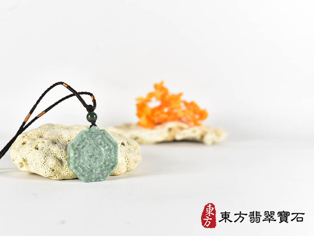 翡翠八卦項鍊玉珮(精工八卦太極,雙重八卦先天八卦和後天八卦:八卦牌A貨翡翠八卦玉珮、緬甸玉八卦玉墜)。八卦,ED585。訂做各種翡翠八卦吊墜玉珮項鍊。★附A貨翡翠雙證書 6.jpg