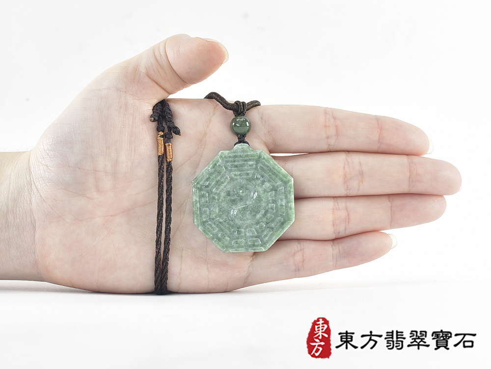 翡翠八卦項鍊玉珮(精工八卦太極,雙重八卦先天八卦和後天八卦:八卦牌A貨翡翠八卦玉珮、緬甸玉八卦玉墜)。八卦,ED585。訂做各種翡翠八卦吊墜玉珮項鍊。★附A貨翡翠雙證書 7.jpg