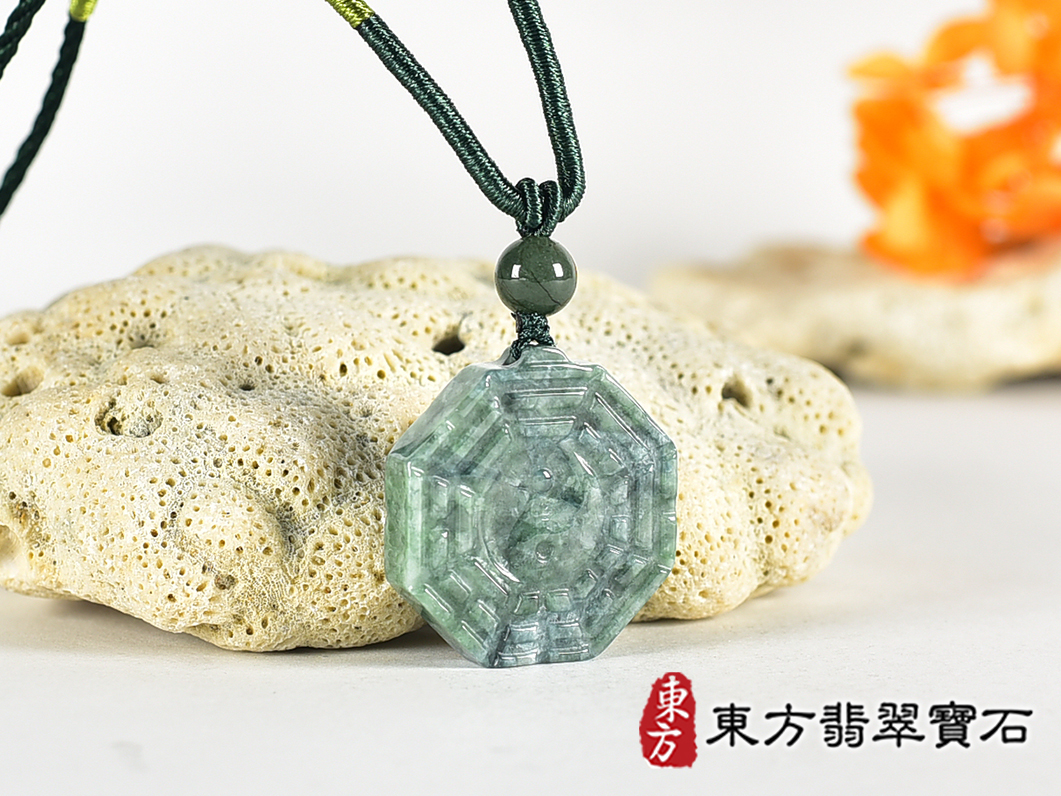 翡翠八卦項鍊玉珮(精工八卦太極,雙重八卦先天八卦和後天八卦:八卦牌A貨翡翠八卦玉珮、緬甸玉八卦玉墜)。八卦,ED592。訂做各種翡翠八卦吊墜玉珮項鍊。★附A貨翡翠雙證書 1.jpg