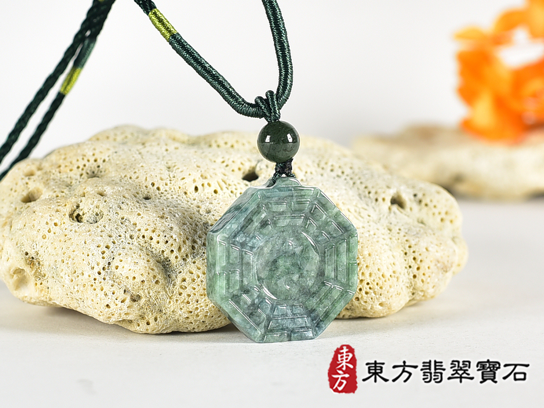 翡翠八卦項鍊玉珮(精工八卦太極,雙重八卦先天八卦和後天八卦:八卦牌A貨翡翠八卦玉珮、緬甸玉八卦玉墜)。八卦,ED592。訂做各種翡翠八卦吊墜玉珮項鍊。★附A貨翡翠雙證書 2.jpg