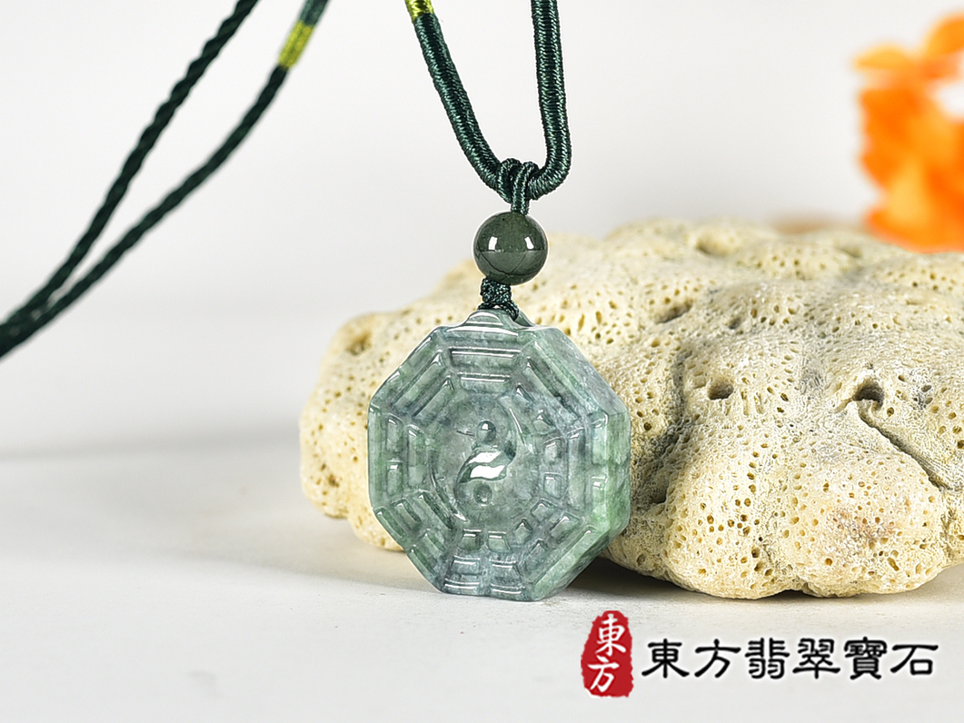 翡翠八卦項鍊玉珮(精工八卦太極,雙重八卦先天八卦和後天八卦:八卦牌A貨翡翠八卦玉珮、緬甸玉八卦玉墜)。八卦,ED592。訂做各種翡翠八卦吊墜玉珮項鍊。★附A貨翡翠雙證書 5.jpg