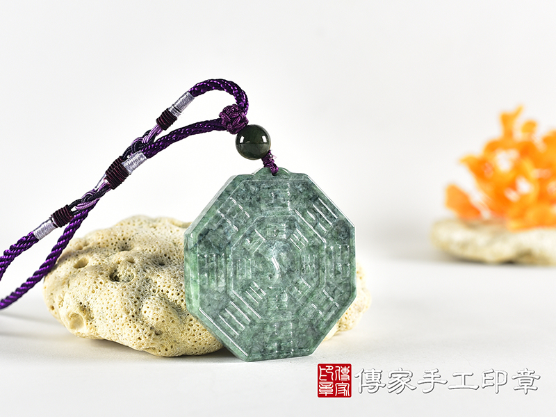 翡翠八卦項鍊玉珮(精工八卦太極,雙重八卦先天八卦和後天八卦:八卦牌A貨翡翠八卦玉珮、緬甸玉八卦玉墜)。八卦,ED625。訂做各種翡翠八卦吊墜玉珮項鍊。★附A貨翡翠雙證書 1.jpg