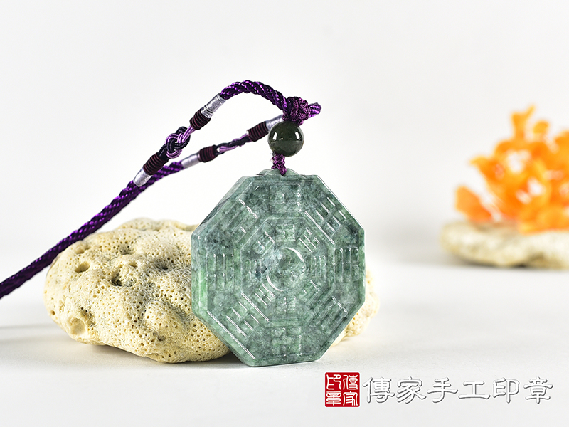 翡翠八卦項鍊玉珮(精工八卦太極,雙重八卦先天八卦和後天八卦:八卦牌A貨翡翠八卦玉珮、緬甸玉八卦玉墜)。八卦,ED625。訂做各種翡翠八卦吊墜玉珮項鍊。★附A貨翡翠雙證書 2.jpg