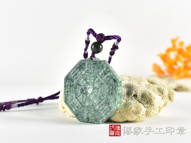 翡翠八卦項鍊玉珮(精工八卦太極,雙重八卦先天八卦和後天八卦:八卦牌A貨翡翠八卦玉珮、緬甸玉八卦玉墜)。八卦,ED625。訂做各種翡翠八卦吊墜玉珮項鍊。★附A貨翡翠雙證書 4.jpg