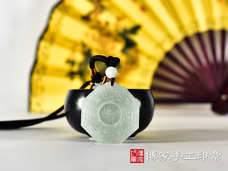 翡翠八卦項鍊玉珮(精工八卦太極,先天八卦:八卦牌A貨翡翠八卦玉珮、緬甸玉八卦玉墜)。八卦,ED633。訂做各種翡翠八卦吊墜玉珮項鍊。★附A貨翡翠雙證書 0.jpg