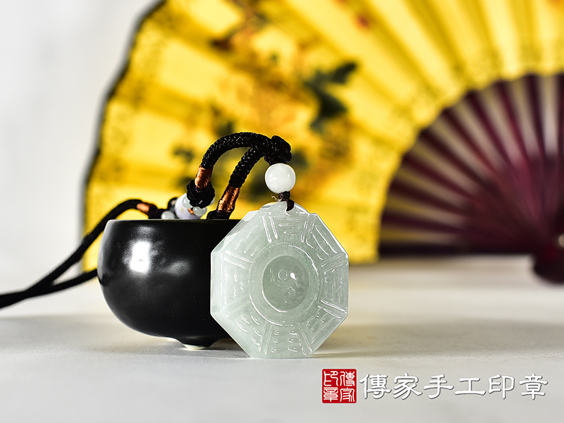 翡翠八卦項鍊玉珮(精工八卦太極,先天八卦:八卦牌A貨翡翠八卦玉珮、緬甸玉八卦玉墜)。八卦,ED633。訂做各種翡翠八卦吊墜玉珮項鍊。★附A貨翡翠雙證書 1.jpg