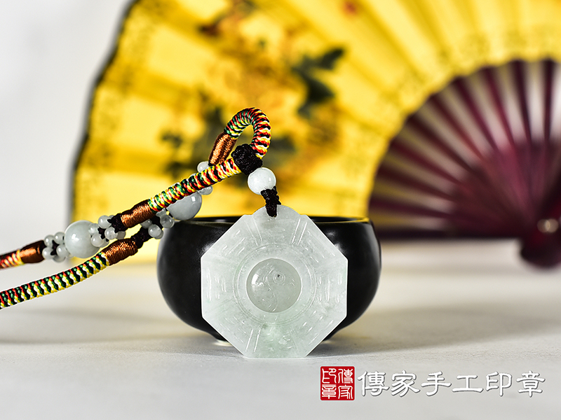 翡翠八卦項鍊玉珮(精工八卦太極,先天八卦:八卦牌A貨翡翠八卦玉珮、緬甸玉八卦玉墜)。八卦,ED634。訂做各種翡翠八卦吊墜玉珮項鍊。★附A貨翡翠雙證書 0.jpg