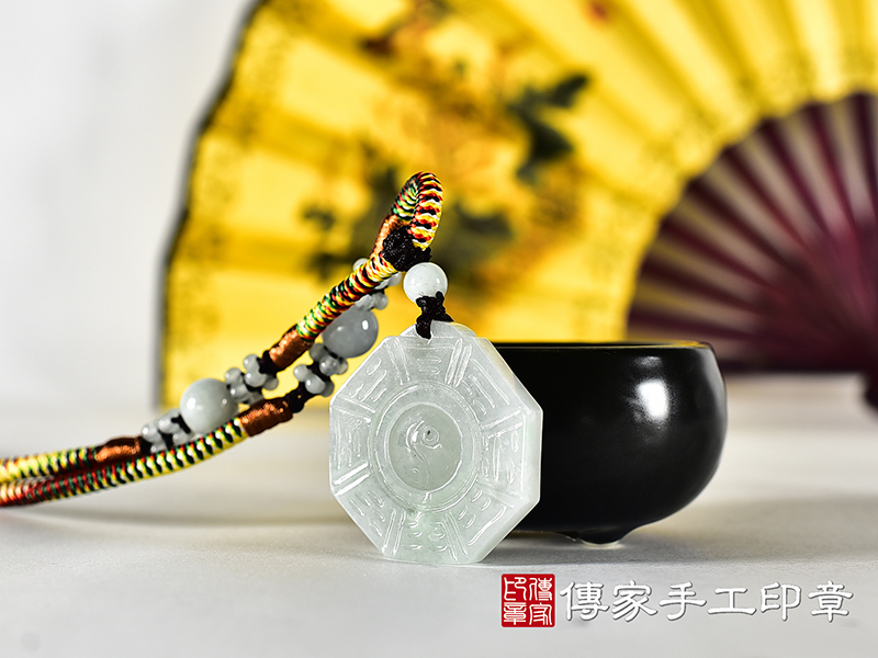 翡翠八卦項鍊玉珮(精工八卦太極,先天八卦:八卦牌A貨翡翠八卦玉珮、緬甸玉八卦玉墜)。八卦,ED634。訂做各種翡翠八卦吊墜玉珮項鍊。★附A貨翡翠雙證書 4.jpg