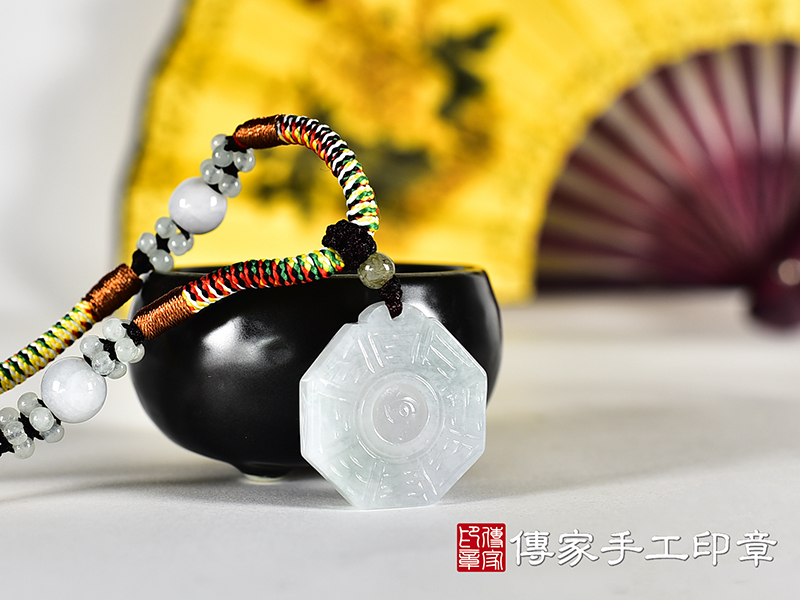 翡翠八卦項鍊玉珮(精工八卦太極,先天八卦:八卦牌A貨翡翠八卦玉珮、緬甸玉八卦玉墜)。八卦,ED636。訂做各種翡翠八卦吊墜玉珮項鍊。★附A貨翡翠雙證書 2.jpg