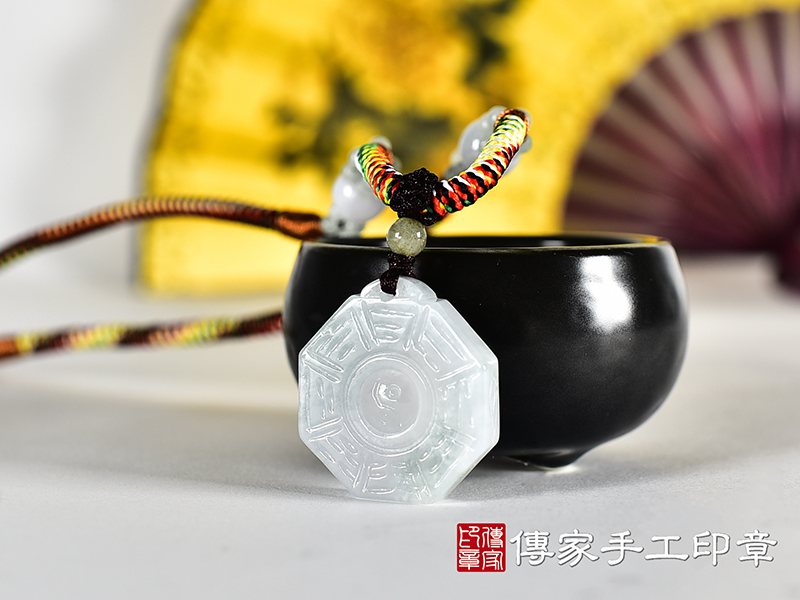 翡翠八卦項鍊玉珮(精工八卦太極,先天八卦:八卦牌A貨翡翠八卦玉珮、緬甸玉八卦玉墜)。八卦,ED636。訂做各種翡翠八卦吊墜玉珮項鍊。★附A貨翡翠雙證書 4.jpg